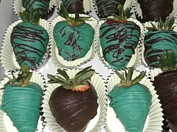 HAND-CRAFTED COLORED CHOCOLATE DIPPED STRAWBERRIES 